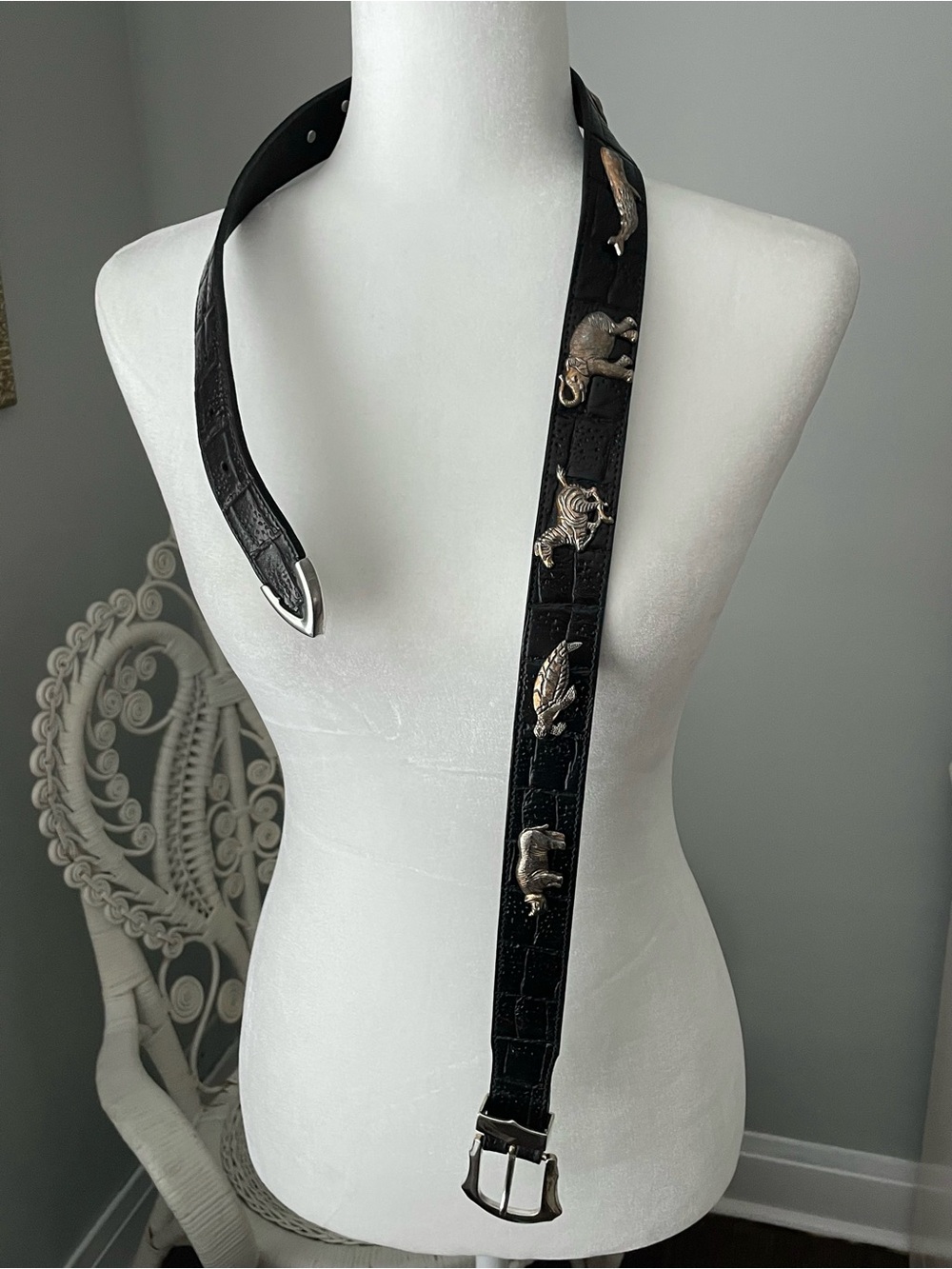 Vintage 90s Honest by Brighton Endangered Species Black Leather Concho Belt M/L